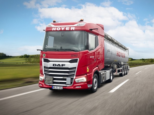 165 tractoras DAF XG para HOYER: líder mundial de transporte de productos líquidos