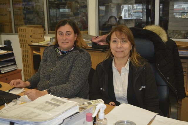 Lourdes Guillama, An. de Comercio Exterior, y Mary Villano, Administración de Volvo