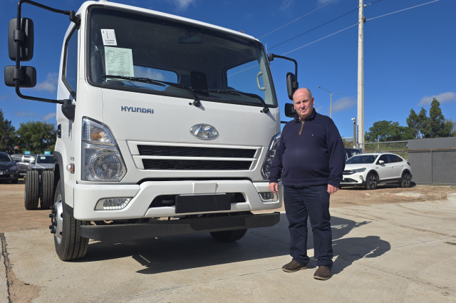 Ramón García, gerente de camiones y máquinas de Fidocar: “Con Hyundai estamos como relanzando la marca con modelos nuevos” Ramón García, gerente de camiones y máquinas de Fidocar: “Con Hyundai estamos como relanzando la marca con modelos nuevos”