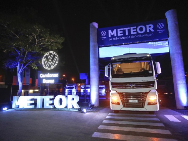 Camion_VW_Meteor_aterriza_en_Paraguay