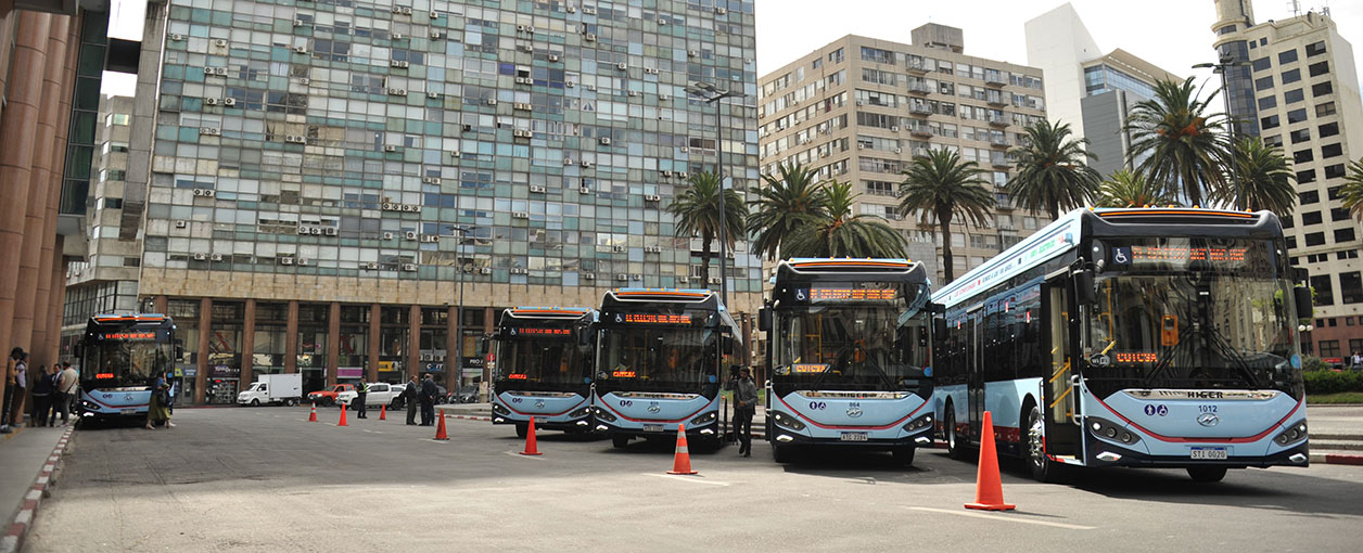 Movilidad sostenible: Lacalle Pou participó de presentación de ómnibus eléctricos