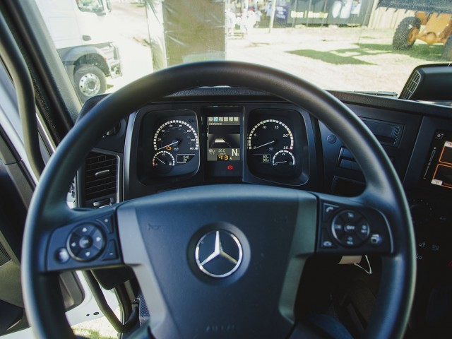 Mercedes-Benz_New_Actros_2