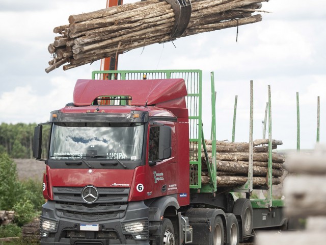 Mercedes-Benz_New_Actros_3