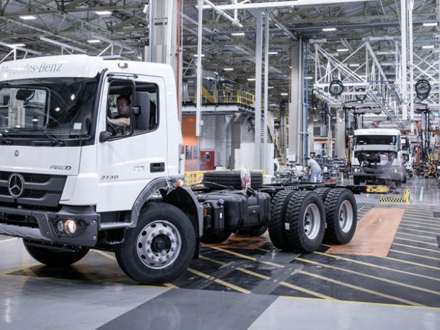 Industria 4.0: Daimler Trucks revoluciona la producción de camiones en Brasil