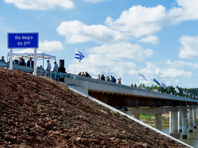 Ministerio de Transporte inauguró puente que unirá Tacuarembó y Durazno