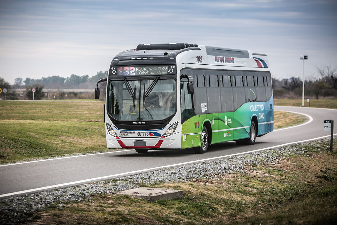 SCANIA presenta su primer bus a GNC para transporte urbano