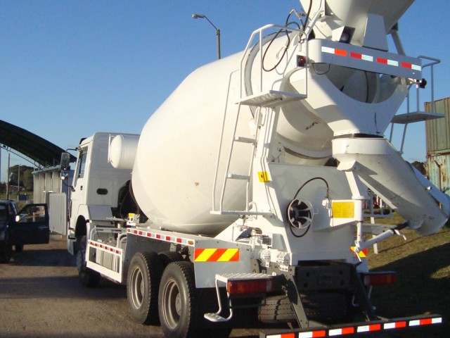 Sinotruk_Mixer_340hp_3