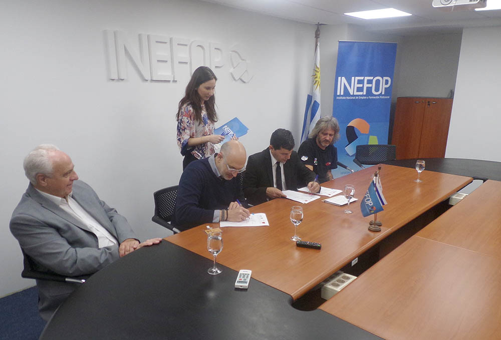 Sector Transporte de Carga Pesada e INEFOP firman convenio para capacitaciones