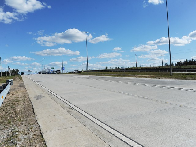 Procesos de nivelación y pavimentación de los más de 50 kilómetros de doble vía inaugurados en dos tramos de ruta 5 en Florida