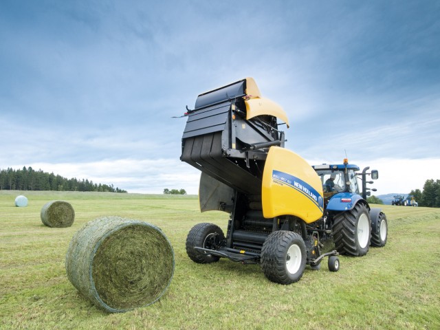 New Holland introduce la nueva función de densidad variable y ajustable  durante la formación de la paca en todas las rotoempacadoras Roll-Belt™