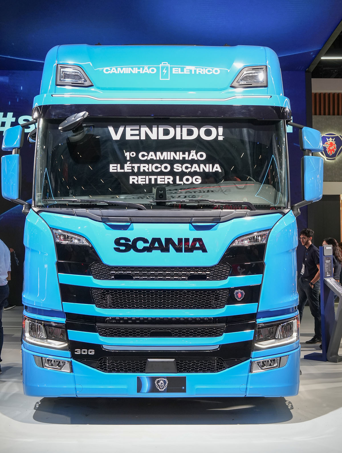 Scania consolida éxito en Fenatran 2024 con la venta del primer camión eléctrico