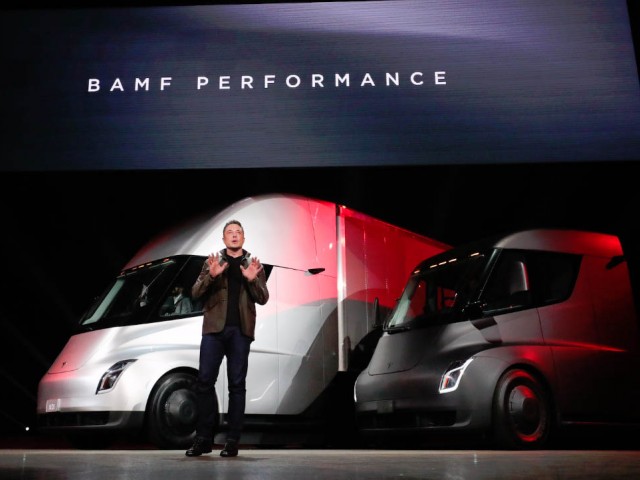 tesla_trucks_2