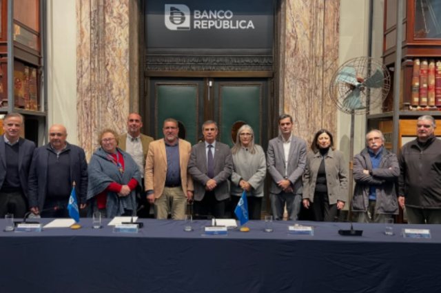 Autoridades del MTOP participaron en la firma de un convenio que impulsa la renovación del transporte turístico Autoridades del MTOP participaron en la firma de un convenio que impulsa la renovación del transporte turístico