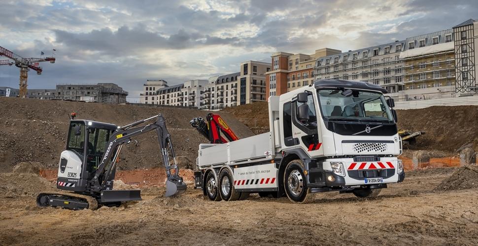 Primera entrega de productos totalmente eléctricos de Volvo CE y Volvo Trucks